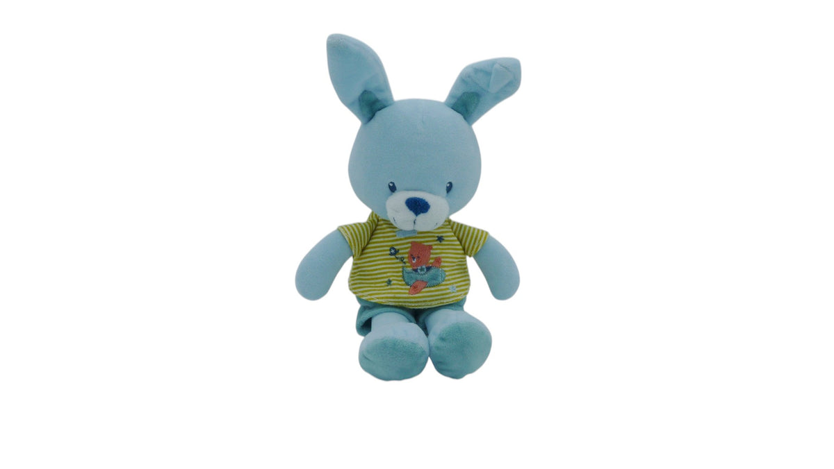 Peluche lapin bleu avec short vert et t-shirt rayé – Pommette 25 cm